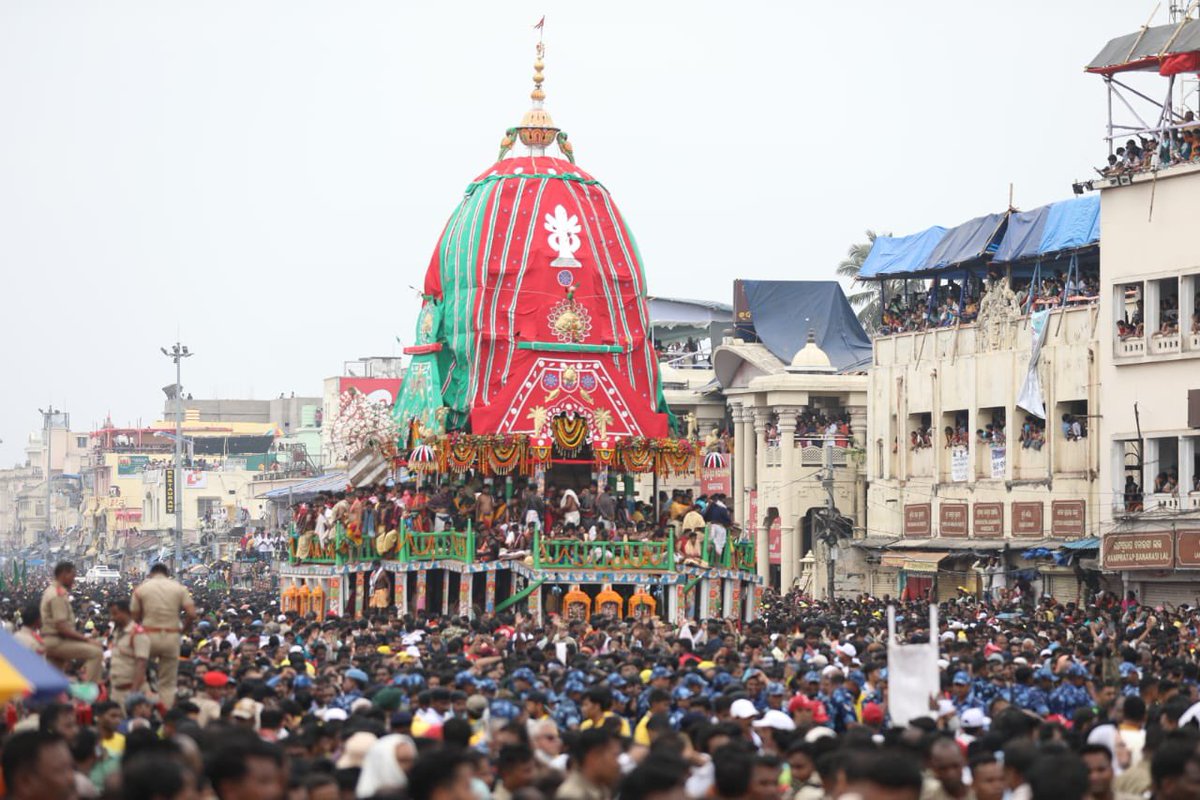dpradhanbjp's tweet photo. #RathaJatra constitutes the core of Odia identity and is an inseparable emotion for all of us.

Fortunate and overwhelmed to seek blessings from Mahaprabhu on this special and auspicious day in Puri. May he bless us all! 

Jai Jagannath 🙏 https://t.co/aRDb9Lsw5H