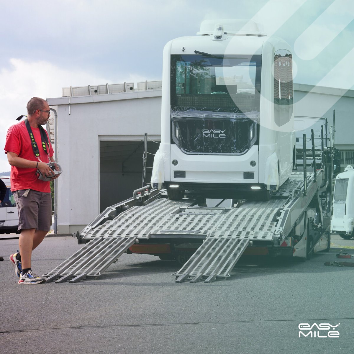 Easy_Mile's tweet photo. #News 📣
#UseCase
Two #EasyMile #peoplemovers are joining the local transport network of Ilmenau 🇩🇪
Our #autonomousshuttles will connect the local train station with the Technical University of Ilmenau campus. https://t.co/ag5ThHDonz