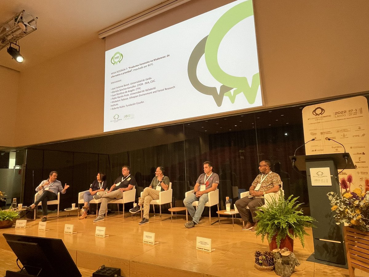 Nuestro responsable del área #Forestal y de recursos naturales, Roberto Rubio, participa ahora en la última mesa redonda del #8CFE, ‘Productos Forestales no Madereros: de alternativa a prioridad’, explicando nuestra experiencia con #castaña #piñón #resina, entre otros