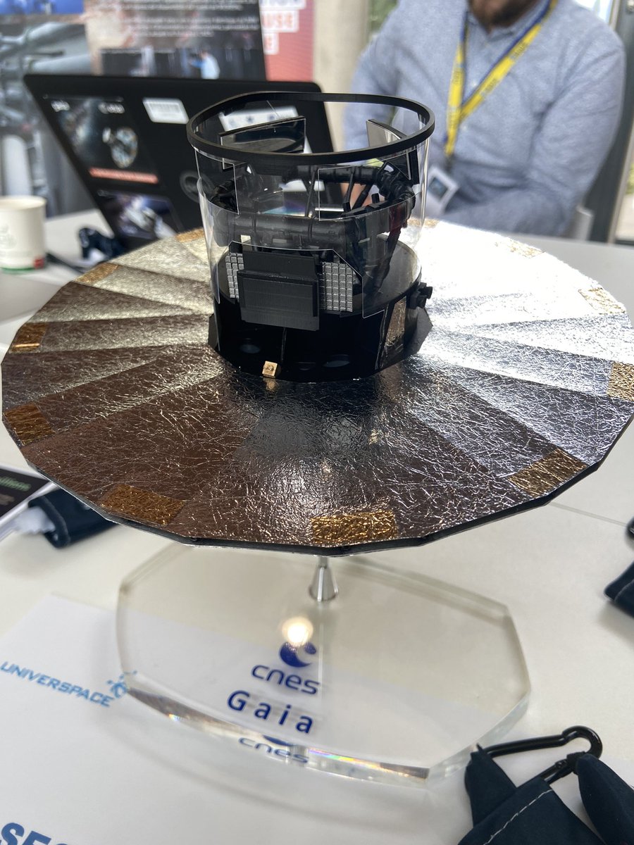 SpaceExplorerW's tweet photo. Ce matin c’est la deuxième partie du forum des métiers ✨

On a pu discuter avec des coordinateurs techniques du @CNES qui travaillent sur la mission @ESAGaia et plus particulièrement sur le traitement des données du satellite ✨ #Universpace https://t.co/ihWXKy8mEs
