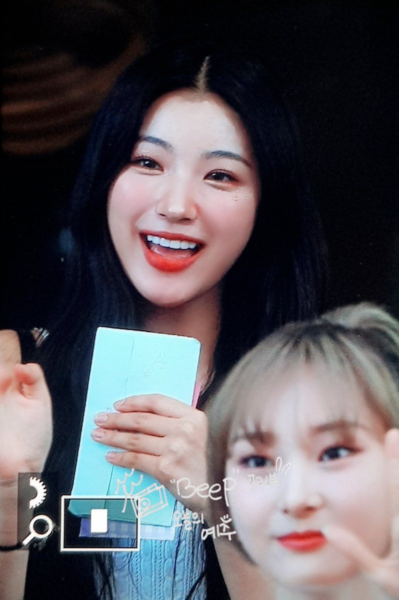 220701 토끼 집가요오
🤍🐰🤍
#ICHILLIN #아이칠린 #YEJU #예주