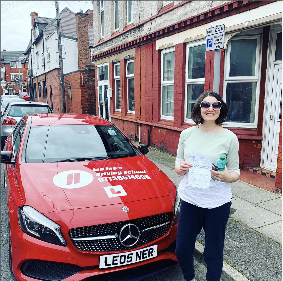 SaoirseCrean's tweet image. BEEP BEEP!!! 🚗💨First time pass! I couldn&apos;t have done this without the ScreenSkills bursary, it has been truly life changing (and Ian Lee&apos;s driving school). And now the world is my oyster! #womenintv #northerner #developmentproducer #producer #thisbabymustcornerlikeitsonrails