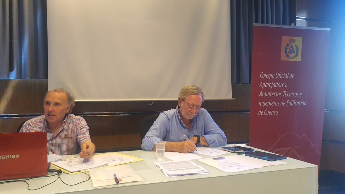 CLMaparejadores's tweet photo. Hoy se celebra el Pleno extraordinario del Consejo de Aparejadores, Arquitectos Técnicos e Ingenieros de Edificación de Castilla-La Mancha. https://t.co/YTs7eS2M42