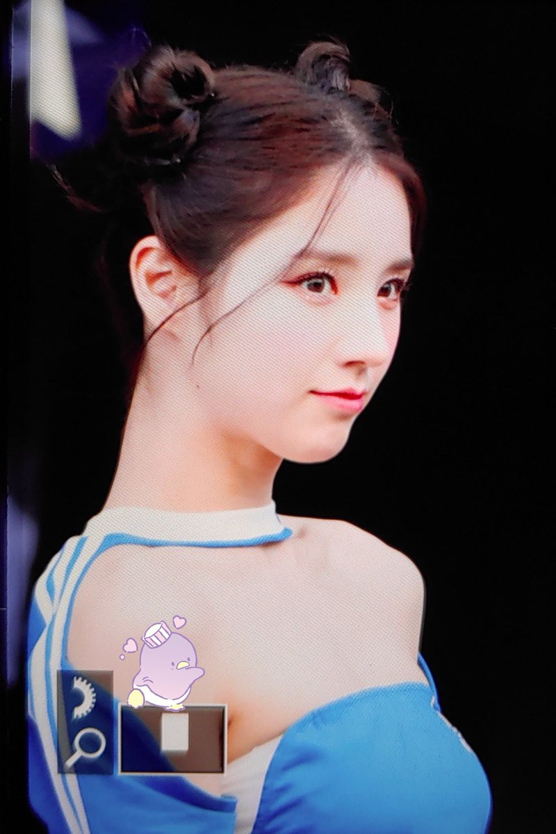 Dear_My_Chuu's tweet image. 220701 프리뷰 

#이달의소녀 #LOONA #희진 #HeeJin 
@loonatheworld