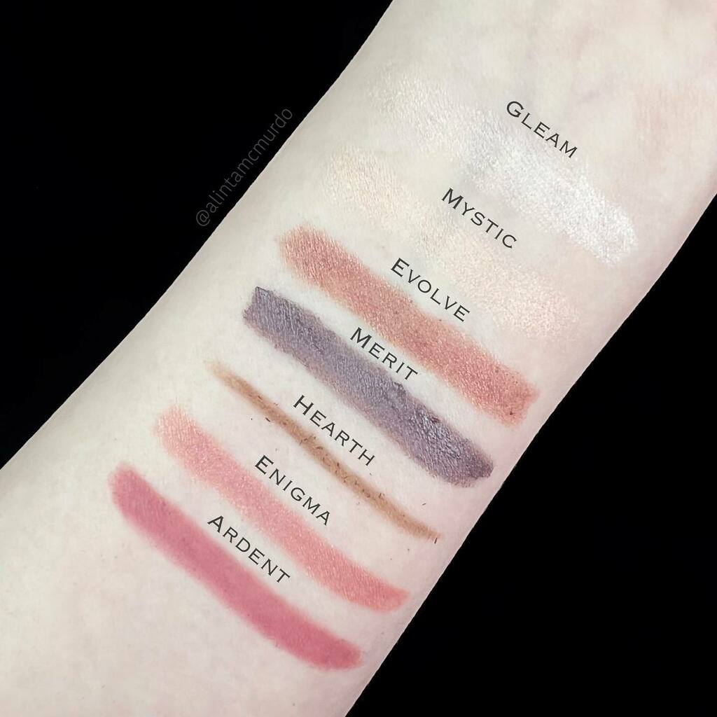 AlintaMcMurdo's tweet image. I know I promised a blog post on these a very long time ago but that didn’t happen so here’s some swatches instead. These are some of @elatecosmetics cruelty, vegan and sustainable pencils. There’s the 4 EyeColour Pencils Gleam, Mystic, Evolve and Merit … instagr.am/p/Cfdy6XxhFoJ/