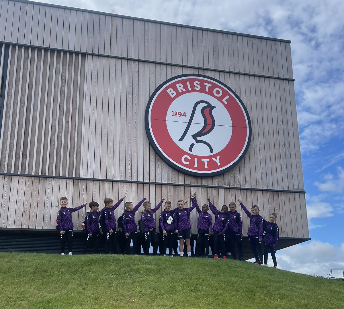 …. And just like that, they are off ✈️

Our U10s are off to Guernsey for their Pre Season Tour, taking part in the 2022 BWCI Mini Soccer Festival ⚽️
<a href="/Guernsey_FA/">Guernsey FA🇬🇬</a>