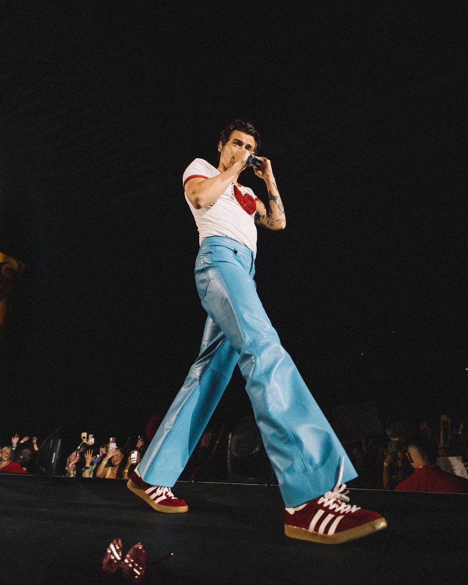 Harry onstage at Tele2 Arena in Stockholm, Sweden - June 29 📸 Lloyd Wakefield