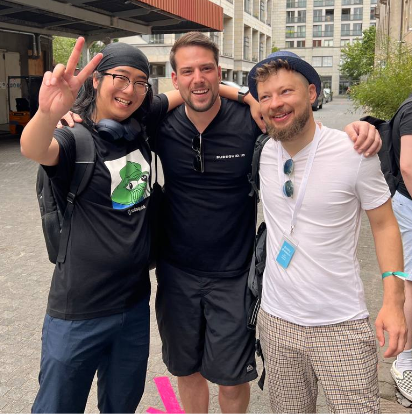 Great catching up with <a href="/hoonsubin/">The Hooner</a>, CTO of <a href="/AstarNetwork/">Astar Network</a> at <a href="/unchained_event/">U N C H A I N E D ⛓</a>. 

We discussed #WASM smart contracts, cross-chain #DeFi... and #Subsquid's new fashion line 😉