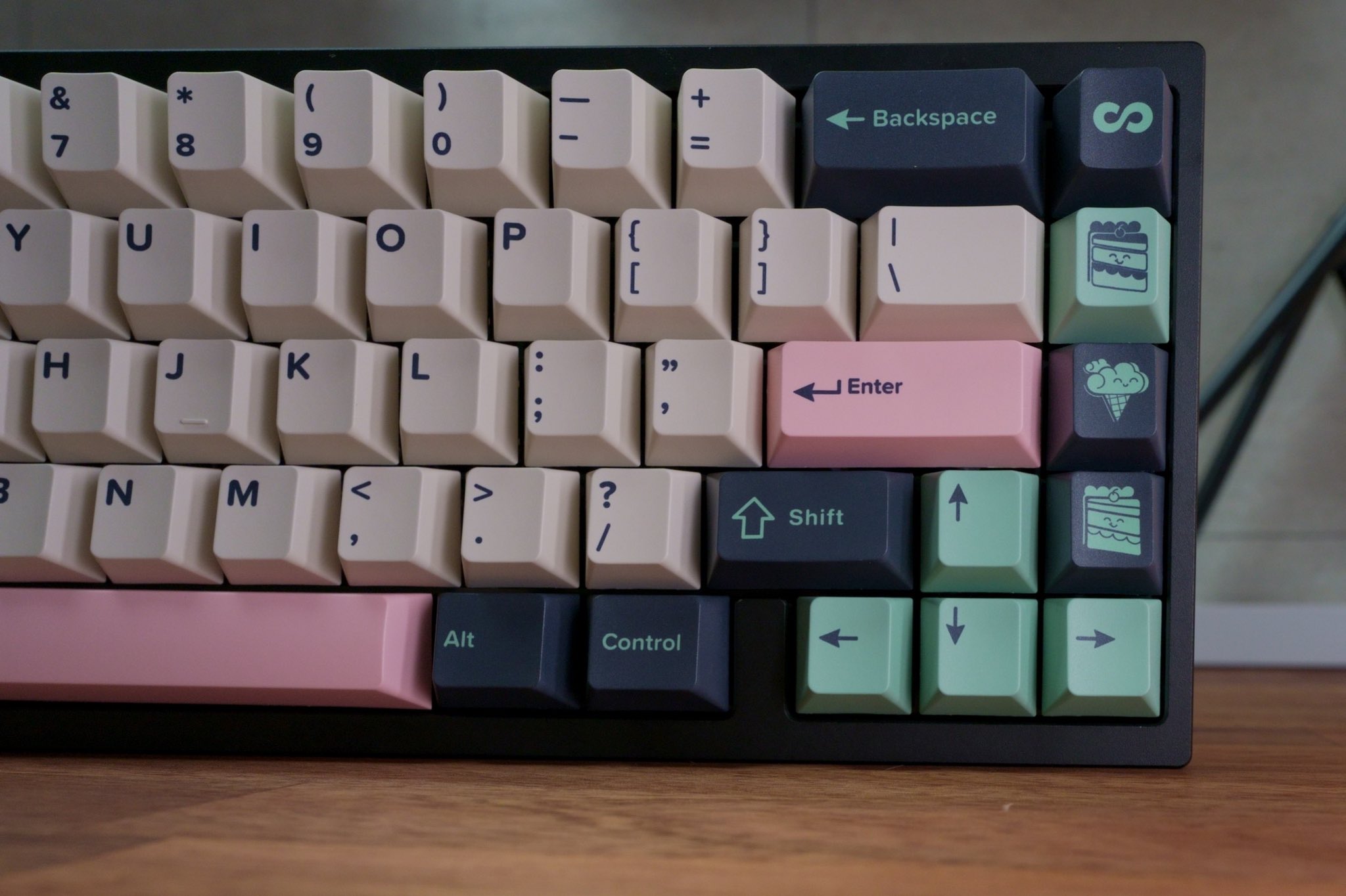 自作キーボード Mikeneko65 E-White 自作キーボード Mikeneko65 E-White（レビュー依頼記事