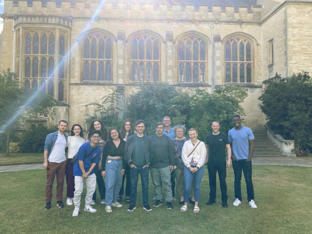OxbridgeByWS's tweet photo. Sunny days ahead for OxTrad at beautiful Pembroke College! 🌞 

Meet the program team and get the latest on packing tips and tricks on the blog. https://t.co/8GnnrgpuHn

📸 Oxford Tradition 🇬🇧 

#oxbridgeprograms #oxtrad https://t.co/TKXNkXUwWJ