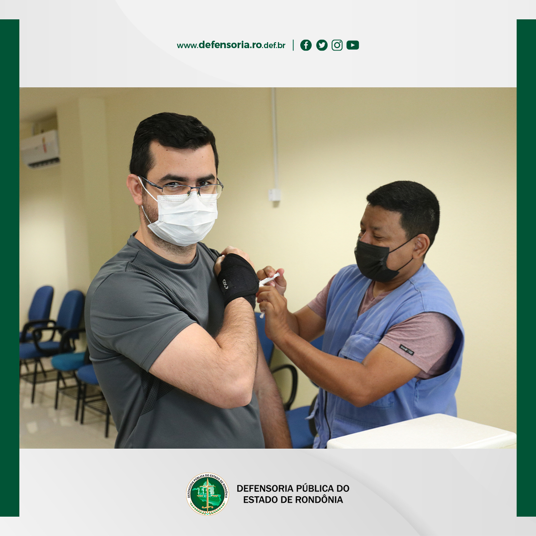 DPE_RO's tweet photo. Defensoria Pública realiza vacinação de sua equipe em parceria com a Secretária Municipal de Saúde (Semusa): https://t.co/W655PFu4zo. 
#defensoriasim #vacinação #semusa https://t.co/r75NnhcwdK