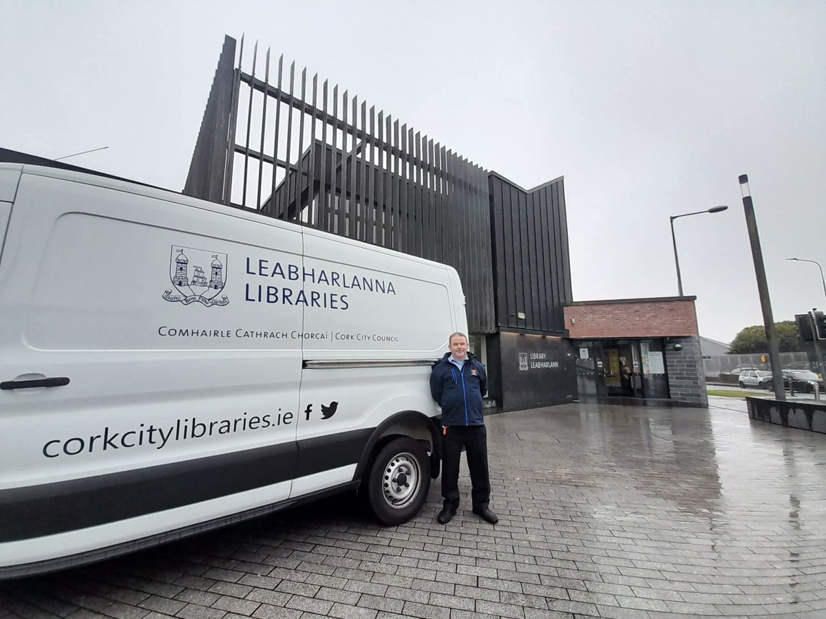 corkcitycouncil's tweet image. 📚Our friends at Hollyhill Library go to great efforts to serve their community

👋Derek recently joined the team and is out and about delivering @corkcitylibrary books to @IrishPrisons &amp;amp; to vulnerable people 

☎️If you'd like get a delivery, call 021 492 4900

#YourCouncilDay