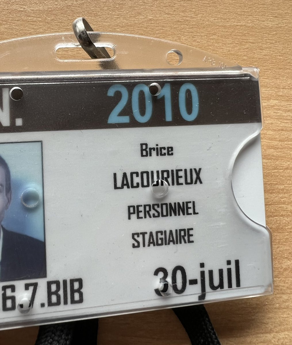 🏛 9 ans à
Admirer inlassablement les décors du Palais,
Suivre des séances de jour, de nuit,
Écrire, relire, réécrire,
Apprendre (beaucoup), rire (aussi),
Faire de vraies rencontres.

Un privilège.

Je quitte ses murs mais je continuerai à vivre au rythme de l’<a href="/AssembleeNat/">Assemblée nationale</a>. 👋🏻
