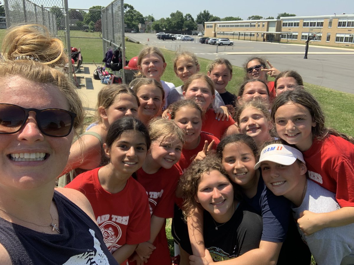 MrsCappadona's tweet photo. This one picture represents IT Past, Present and Future @it_athletics  🥎 https://t.co/8nnYghQrJA