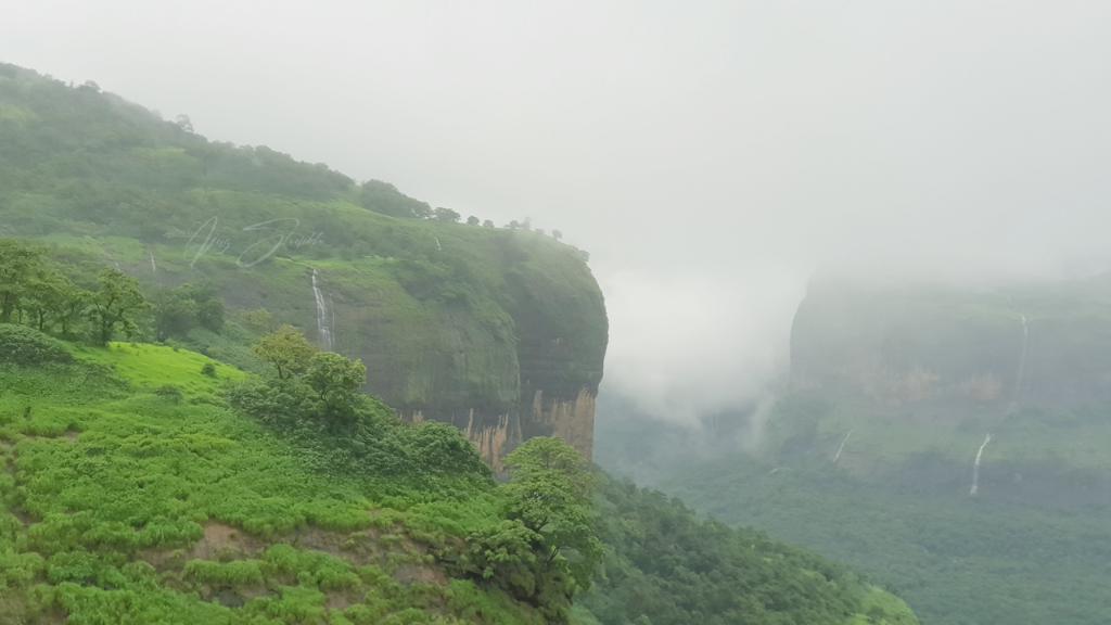 Andharban Jungle - One Hell Of A Trek

Read about it on my blog thetravelblueprint.com/post/andharban… 

#thetravelblueprint #ttbfrommumbai #travelblogger #natgeoindia #intravelist #trekker #Andharban #Trekking #AndharbanForest #MonsoonTrek #weekendtrekking #discoverearth