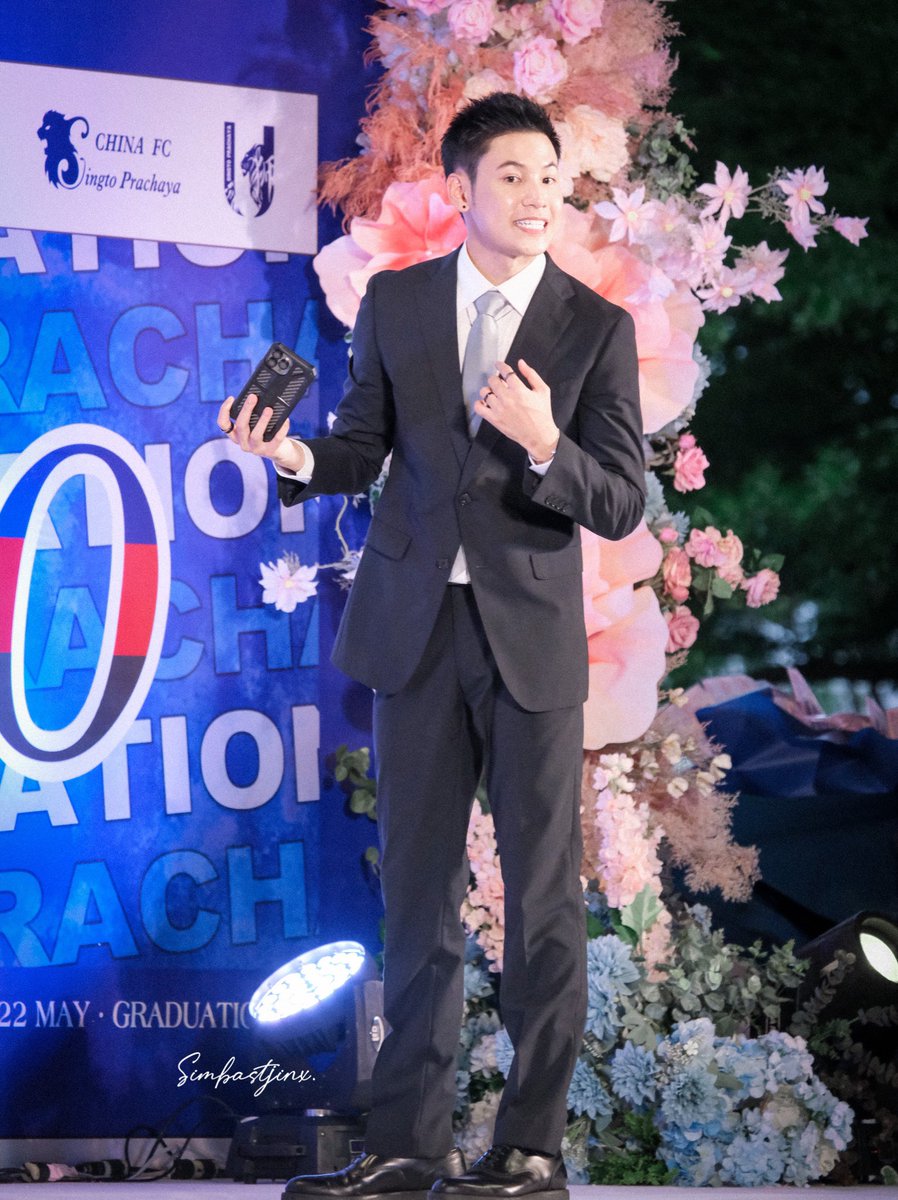 Simbastjinx's tweet photo. นานแล้วที่ไม่ได้ตอบคำถามว่าเจอกันอีกทีวันไหนนะครับ.😛
#SingtoPrachaya
#SingtoGraduation https://t.co/NknfCHEMFd