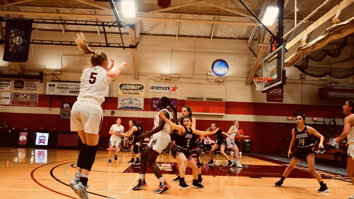 HavenAthletics's tweet photo. It may be the first of July, but it's our final installment of #PhotosOfTheYear 📸

Which one gets your vote for the best from the 2021-22 season?

#HavenNation 🦅 https://t.co/AxFv91ftmd