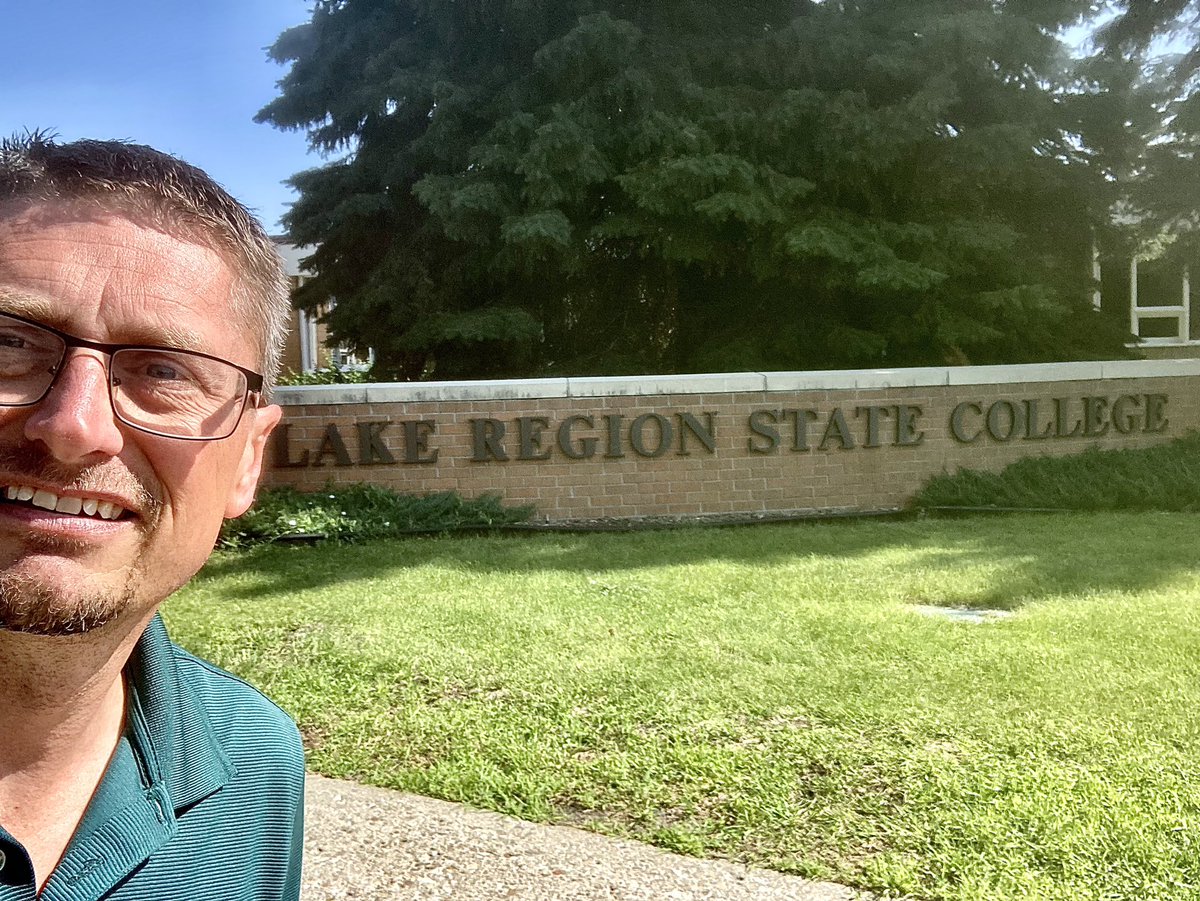 DD4consulting's tweet photo. Gorgeous day here at Lake Region State College. #LRSC #NorthDakota #communitycollege #devilslakend https://t.co/xv3SNRGhWM