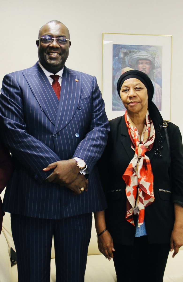 BocchitEdmond's tweet photo. Content de rencontrer à New York l’ex Présidente provisoire d’Haiti, https://t.co/BXcLHxwyzR Pascal Ertha Trouillot. Nous avons parlé d’Haiti. Merci Madame la Présidente. @EmbassyOfHaiti @HaitiInNewYork https://t.co/rF3FAP4qyA