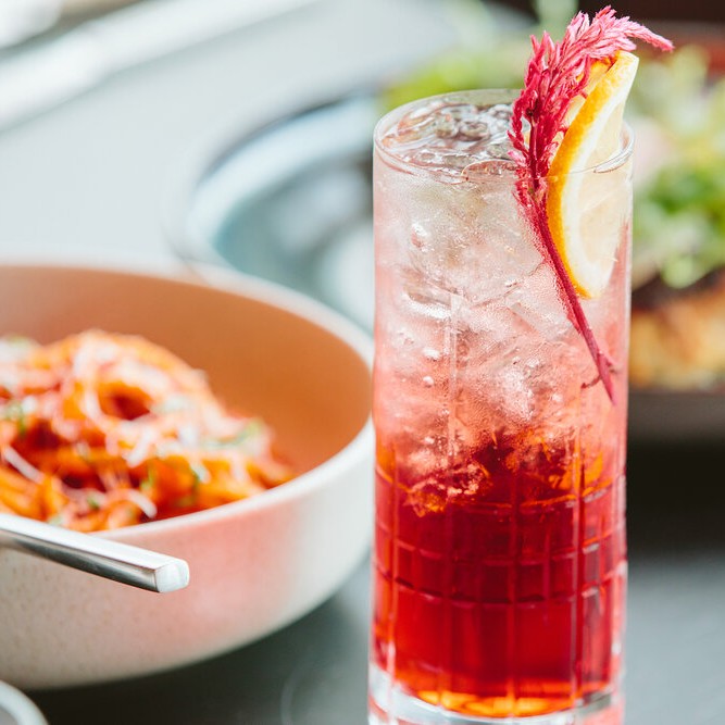 That Friday Refreshment brought to you by The Dial in central square. 🍋
Open for lunch and dinner Tues-Sun.

📸: @MyFoodThoughts