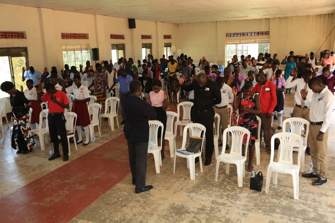 BettyByanyima's tweet photo. Day 3.
Bishop Lwere challenges the youth on Self Governance. 
"You can't lead others before tou lead yourself - Self discipline is the way to go. https://t.co/qu67giyHbh