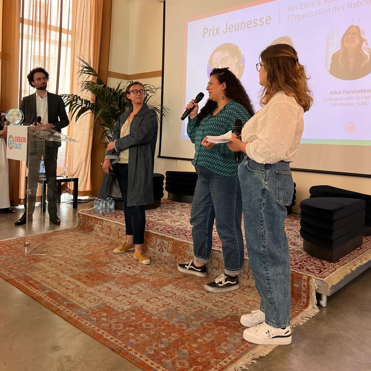 🎤 Blandine Clerin de <a href="/RevellesAsso/">Rêv'Elles</a> : « Nous accompagnons les jeunes femmes de quartiers populaires. Il s’agit d’un accompagnement global et sur le long terme, sur les questions de confiance en soi et de leadership. »