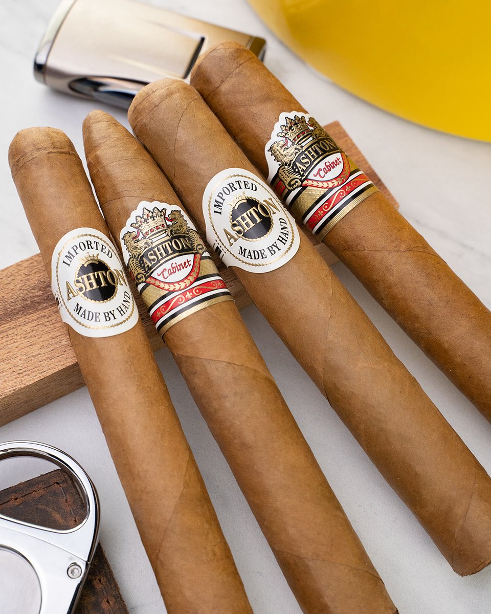 Ashtoncigar's tweet photo. A couple Classics and a couple Cabinets. https://t.co/dwyJBWlFr4