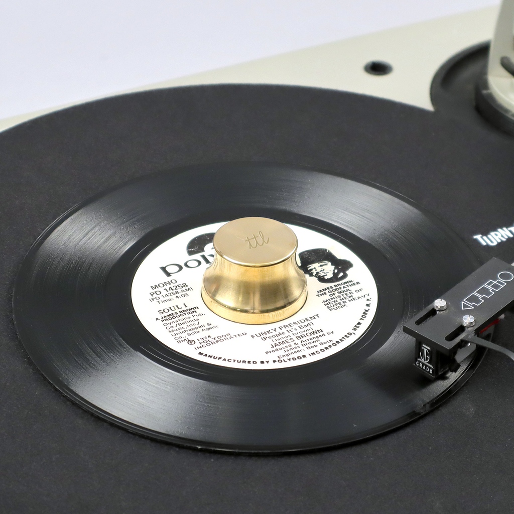 TurntableLab's tweet photo. Sure Shot 45 Adaptor - TTL Edition
↘ precision milled high-quality stainless steel, tapered shape for easy record swapping, made in Europe ✨ avail in silver or brass finish:
⫸ https://t.co/V32GWSfaOt
#ttleditions #45adapter #45adaptor #ttlexclusivo #ttlhifi #ttldj https://t.co/VTLXujGr1O