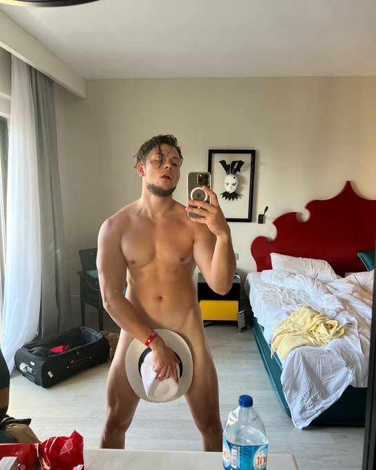 sir can you take the hat please?

https://t.co/DdFbA8ZToX https://t.co/7zMGfIBWcX