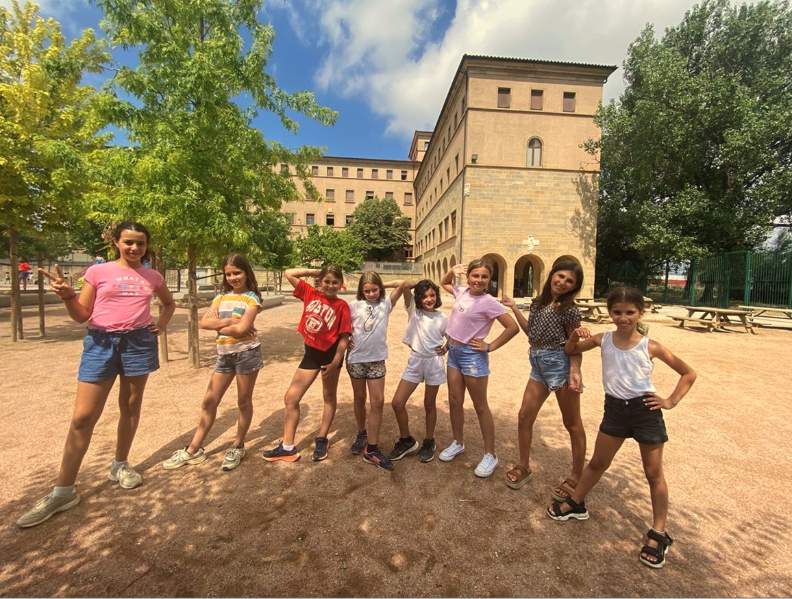 elpetitmiquel's tweet photo. Som la colla dels Intrèpids! 
Primeres instantànies de la primera setmana a l’Escola D’estiiuu! ☀💦💚
Més imatges a l’enllaç de la bio 🔗 https://t.co/RqDsKfBZp8 #elpetitmiquel #lamevaescola #escoladestiu #inventors #aventurers #intrepids #explorers https://t.co/VasJa6x2et