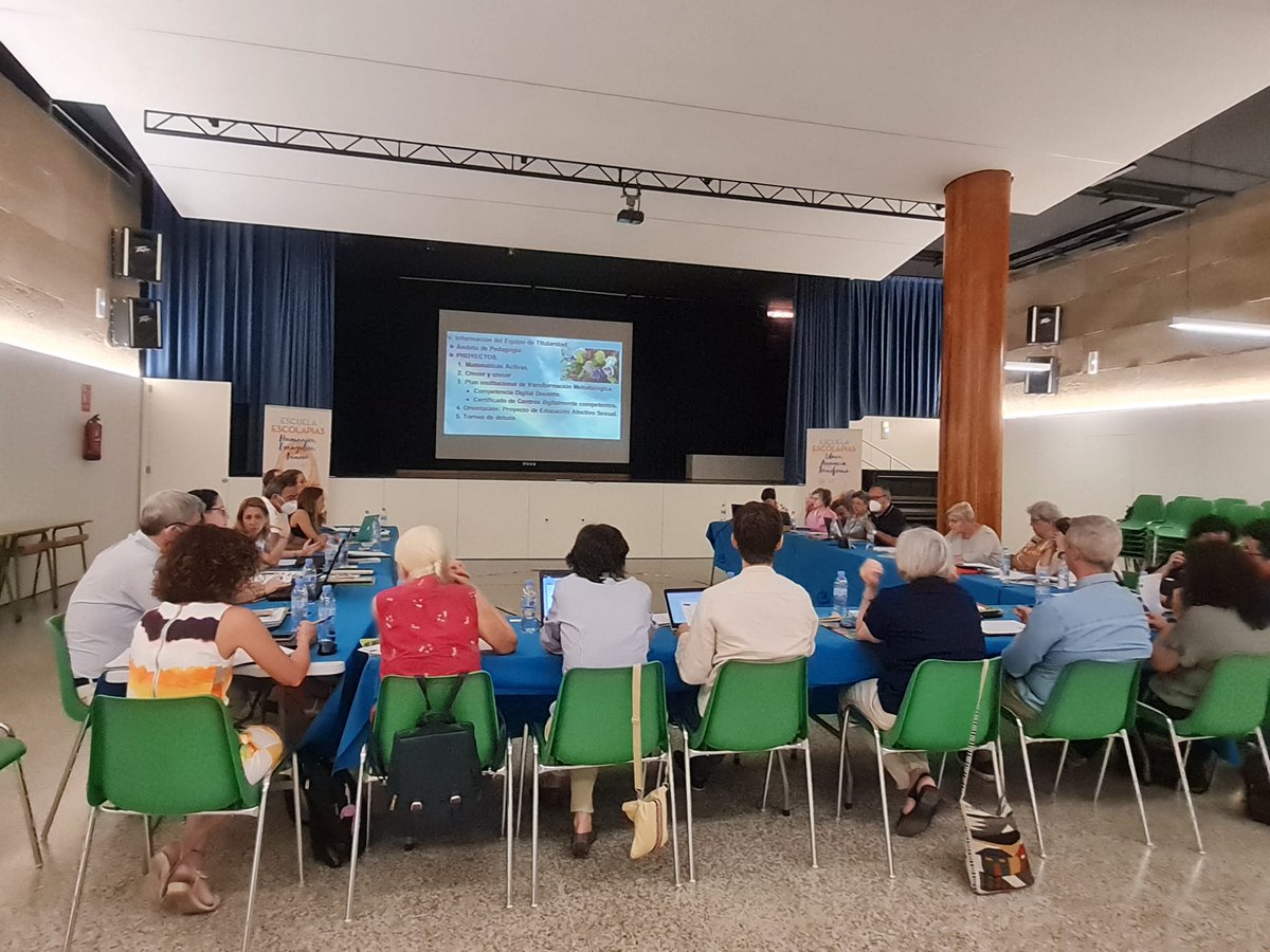 fundesmontal's tweet photo. Buena Planificación y Plan Anual presentado por el Equipo de Titularidad a los directivos de los Colegios. Buenas jornada de trabajo.@provpaulamontal @FE_Escolapias @hmrescolapias @CCalasancio @ph https://t.co/Pja2kNE4DI