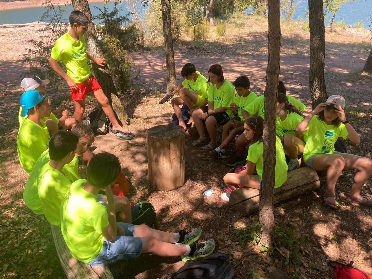 elpetitmiquel's tweet photo. Som la colla dels Explorers! 
I avui hem anat fer Kayak al Pantà de Sau! ☀💦💚
Més informació sobre el nostre dia a dia a l’Escola D’estiiuu a l’enllaç de la bio 🔗 https://t.co/RqDsKfBZp8 #elpetitmiquel #lamevaescola #escoladestiu #inventors #aventurers #intrepids #explorers https://t.co/c2s7IxJ8Vp