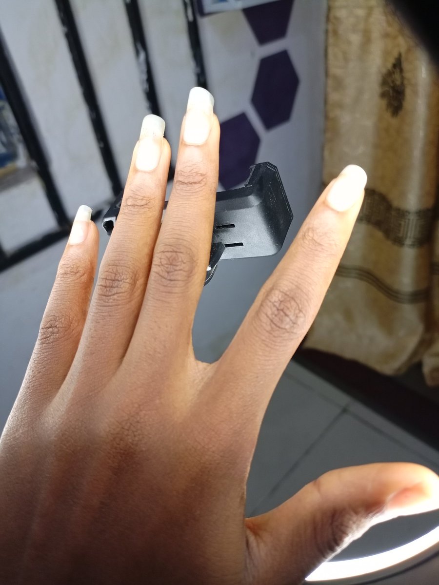 agbasocialmedia's tweet photo. Happy New month to you🥰

It's July so I am shooting my shot 😂😂

I have fine natural nails and I can model for you if you are selling rings, bracelet. Anything worn around the finger😁

Evidence attached below 😂😂
Help me retweet 🥰🥰
#OAUTwitter #handmodels #nailmodel https://t.co/gQwAtkr918