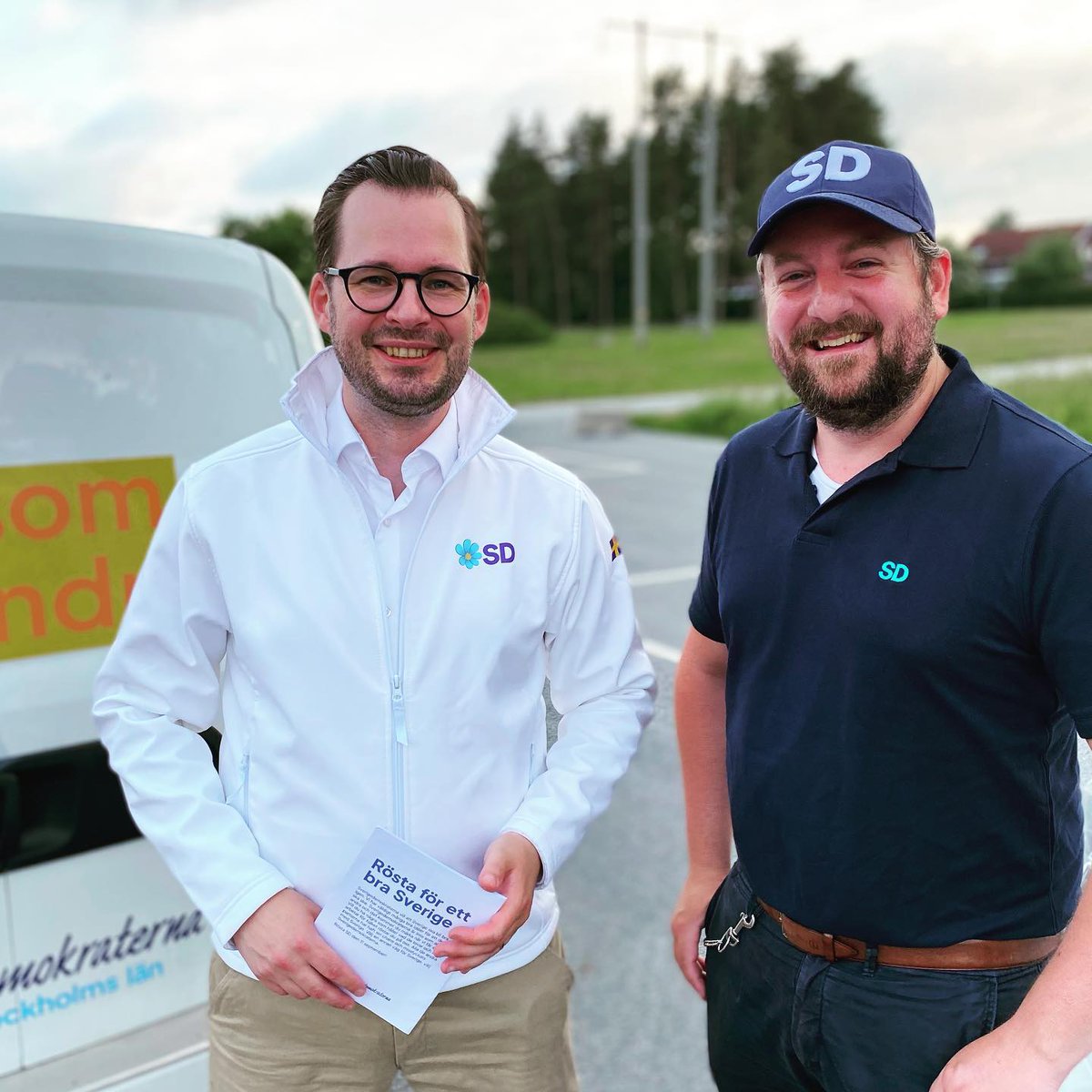 Igår körde jag och <a href="/mattiasbjo/">Mattias Bäckström Johansson</a> dörrknackning i Rimbo i Norrtälje kommun tillsammans med lokala företrädare. Vi hade många bra samtal kring bland annat hur vi får bukt med den växande otryggheten samt de stigande sossepriserna på bränsle och el.