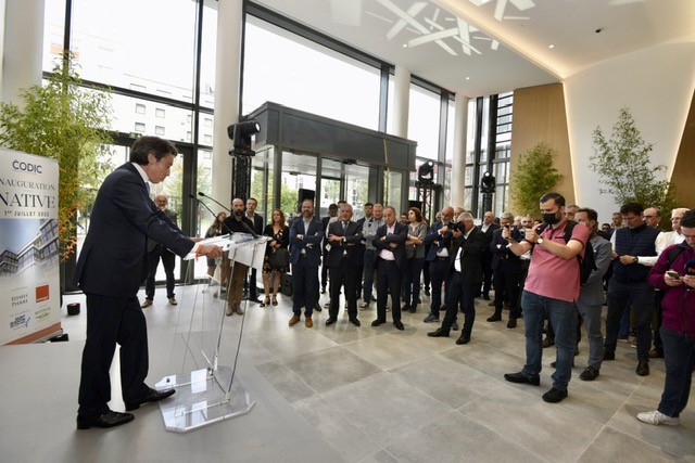 sqy's tweet photo. #EnDirect
Après une très belle opération de démolition-reconstruction à proximité immédiate de la gare de #SQY, l’immeuble de 19 000 m², Le Native, est aujourd'hui inauguré 👏
@orange y regroupe maintenant toutes ses entités, jusque-là réparties sur le territoire !
#Codic https://t.co/rQSeEvXuDO