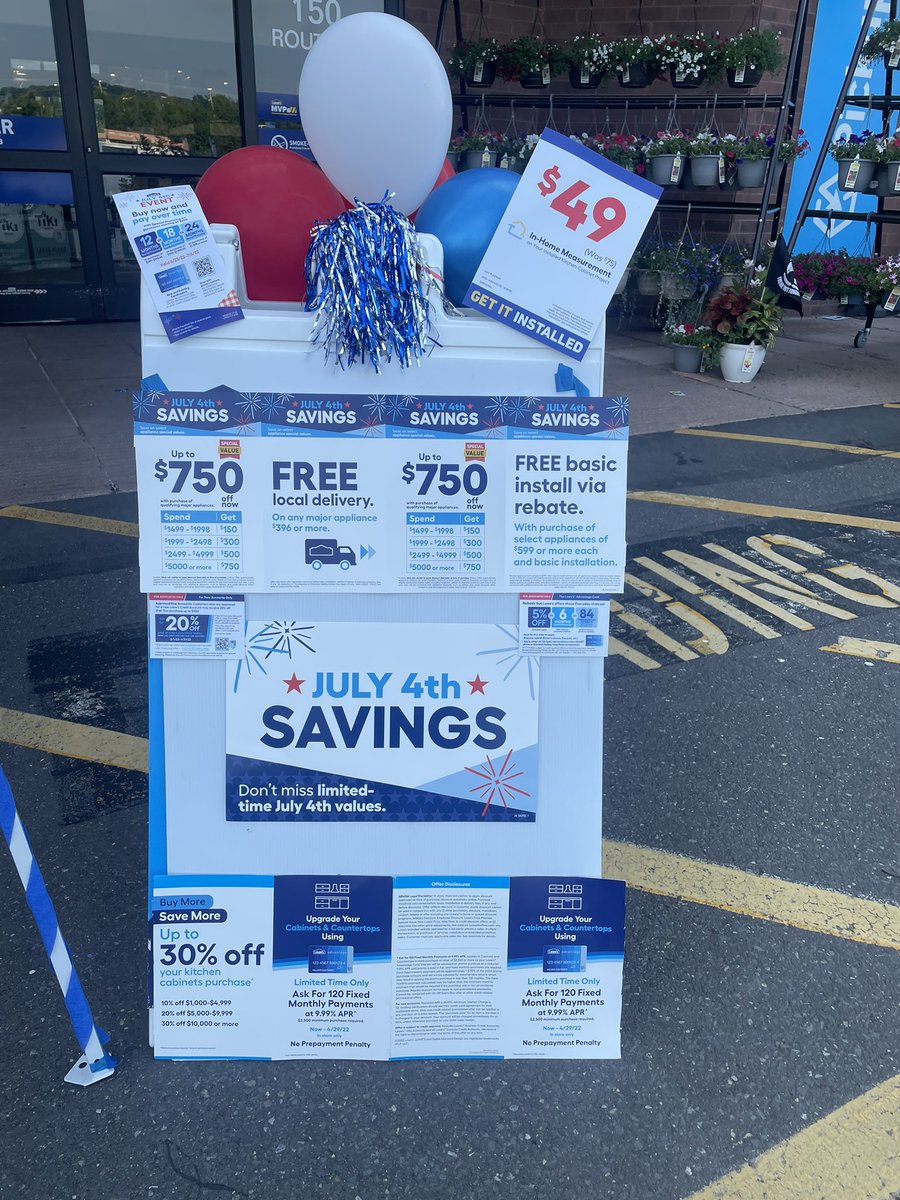 AroneoJess's tweet photo. Just a few finishing touches!! #Lowes goes all out for the holidays!! With great savings plans, unbeatable prices, friendly staff, and incredible installation teams at the ready to make your home projects a breeze! #Happy4thofJuly #Lowes #store2552 @LowesFlemington https://t.co/g0CGqIG2kV