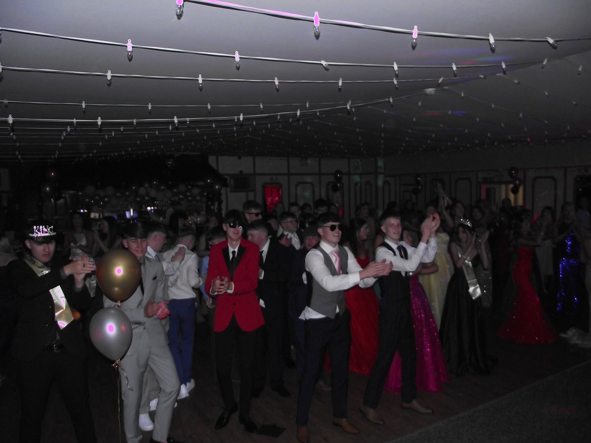 Pen Y Dre Cymraeg tweet media