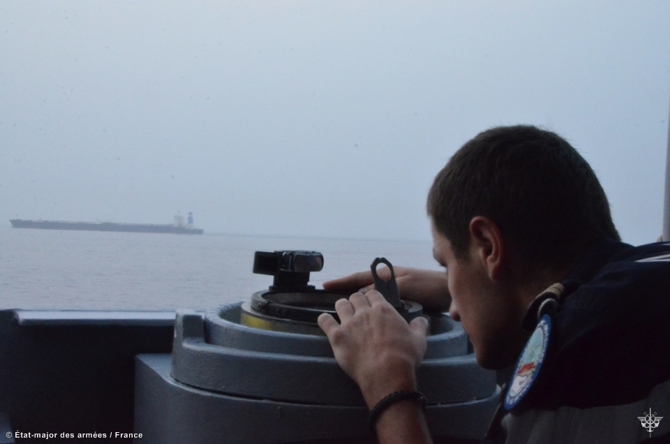 EMASOH_AGENOR's tweet photo. This week again, FS Surcouf crossed the Strait of Hormuz several times while performing #neutral and de-escalatory accompaniments of merchant vessels. Performing #accompaniments is one of the major contribution to the promotion of freedom of #navigation in the Strait of #Hormuz. https://t.co/TwJX6GGeHH