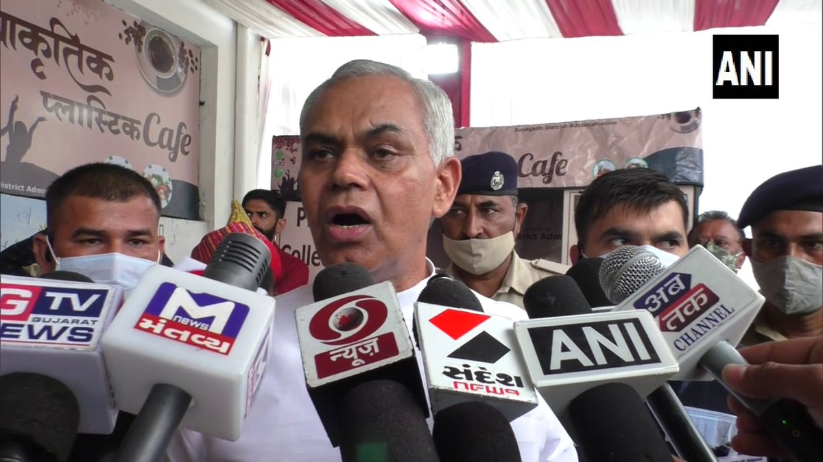 ANI's tweet photo. Gujarat | New cafe in Junagarh where patrons can pay with plastic waste

In view of the nationwide ban on single-use plastic, they have taken a very good initiative. This step will help improve the environment: Governor Acharya Devvrat https://t.co/MG1jjZ51Eu