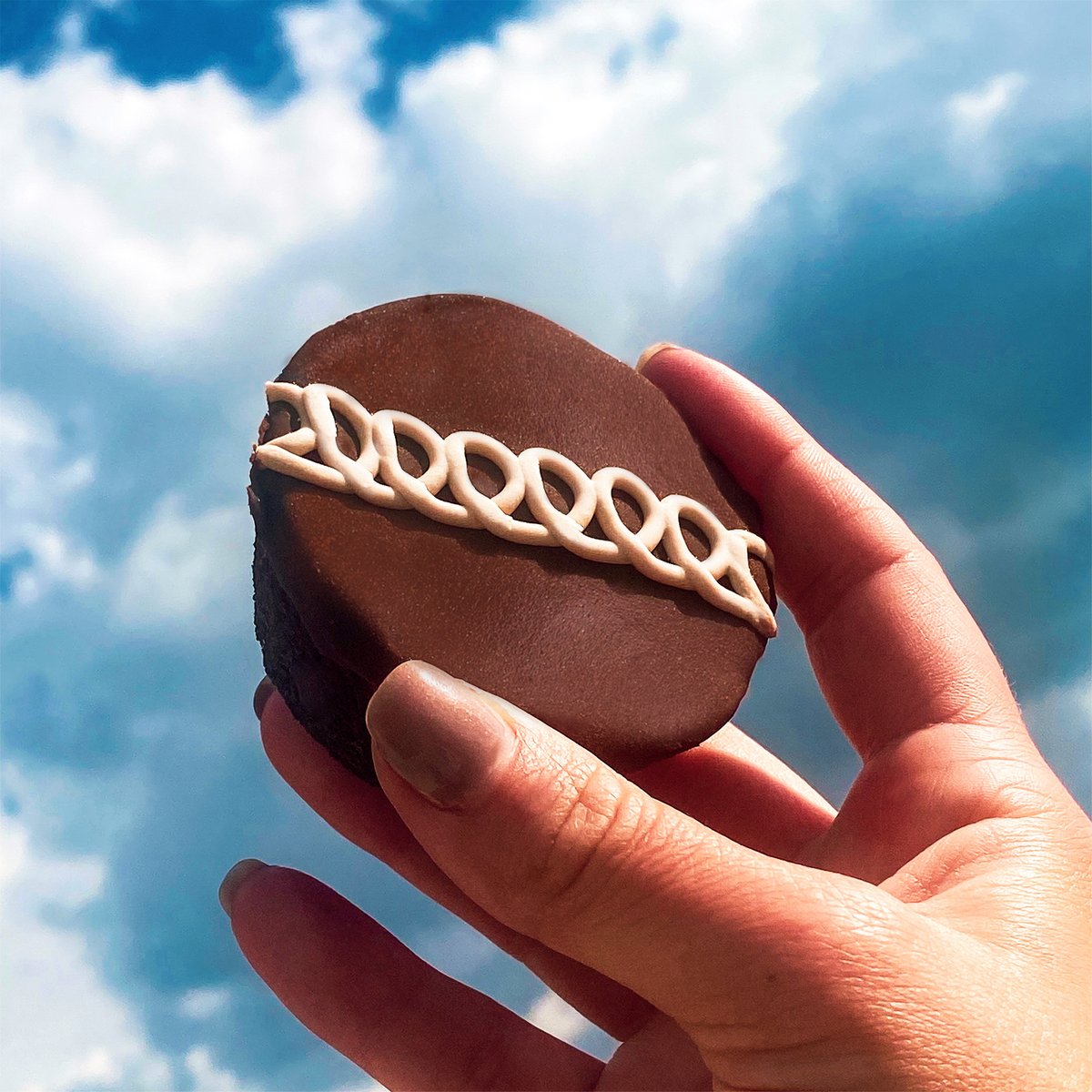 Partly cloudy, and mostly cream-filled. 🌤

…

#HostessSnacks #LiveYourMostess #CupCakes #Love #Summertime #SummerVibes #Happiness #Snack #Cake