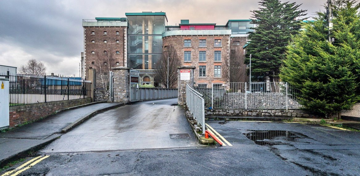 BarbaraWardCtr's tweet photo. Are you interested in learning about the facinating history of The Dublin Whiskey Distillery Company / Jones Road Distillery and Clonliffe College? We have a great local history talk happening here on Tue 12th of July at 12:30 pm - 2:00 pm https://t.co/YELtFy9nDN
