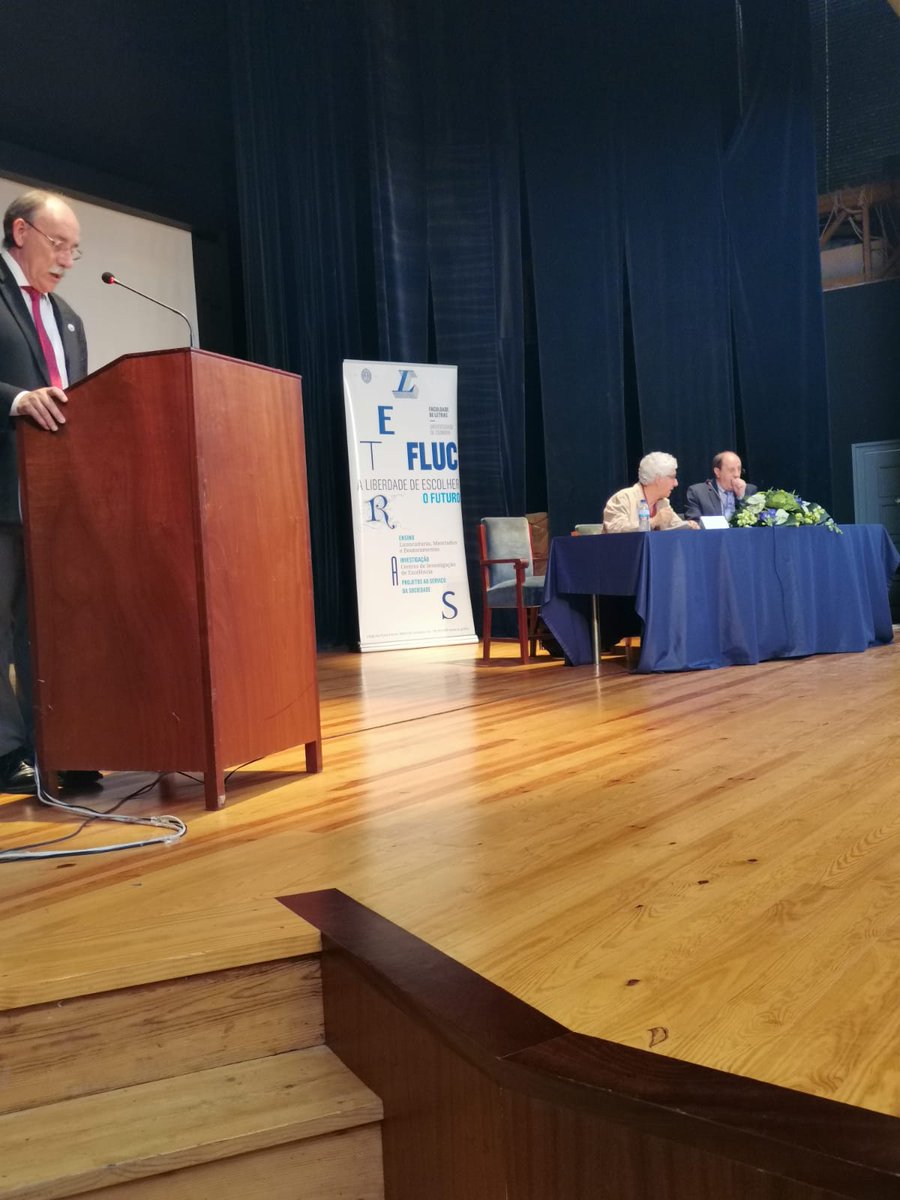 El Congreso va llegando a su fin. La clausura comienza con los agradecimientos del Excmo. Consejero de Educación de España en Portugal, D. Mario Bedera #CongresoELEenPortugal