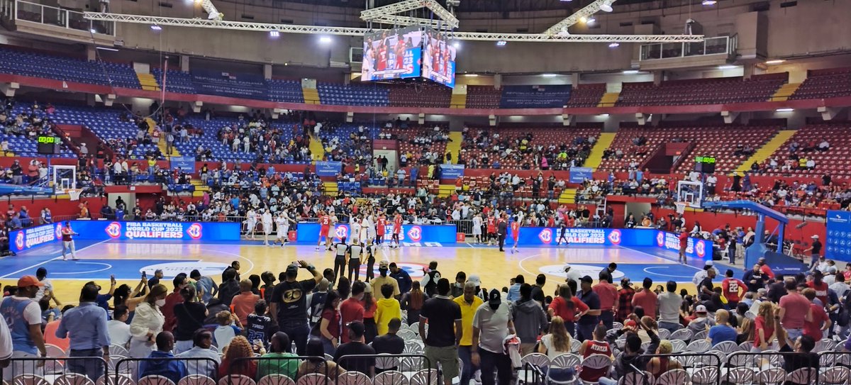 AArevalo88's tweet photo. Ayer fui a ver a @FePaBa y Panamá sin duda tiene que excelentes deportistas, fue un juego que valió la pena verlo desde el minuto 1. Hablemos como crecer en este País de talentos 💥 https://t.co/EMVbgbaJq5