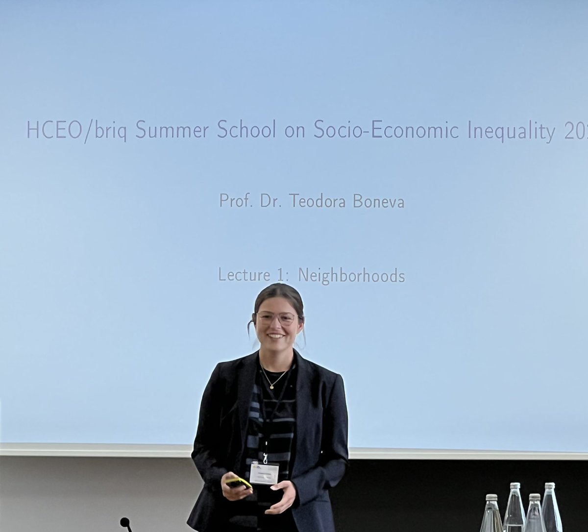 10 years ago @TeodoraBoneva1 was sitting in the audience at the @hceconomics summer school, now she is concluding the #SSSI2022 with a set of lectures on neighbourhoods and parents, beliefs and education! Such an inspiration! @briq_institute