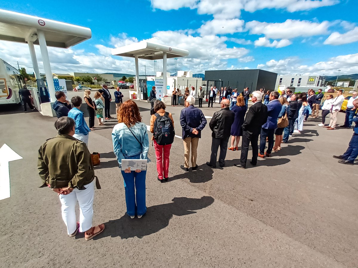 #RLVdurable | 🌿⛽ Ce matin avait lieu l'inauguration de la 1ère station #multiénergies (gaz et bio gaz naturel pour véhicules) du territoire de <a href="/RLV_agglo/">Riom Limagne et Volcans Agglomération</a> 👍 Un projet au profit de la mobilité durable, coconstruit avec <a href="/ENGIEsolutions/">ENGIE Solutions</a> <a href="/GNVolontaire/">GNVolont'air</a> <a href="/GRDF/">GRDF</a> <a href="/auvergnerhalpes/">Auvergne-Rhône-Alpes</a> <a href="/ademe/">ADEME</a>.