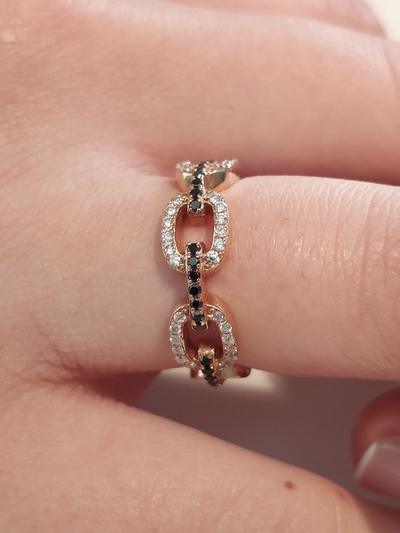 SavranskyP's tweet photo. 0.35 Carat Diamond chain kink ring, black white https://t.co/Ih6PxG74oW #engagementring #goldring #fancydiamond #weddingring #stackableband @etsymktgtool https://t.co/LOEf8o86ov