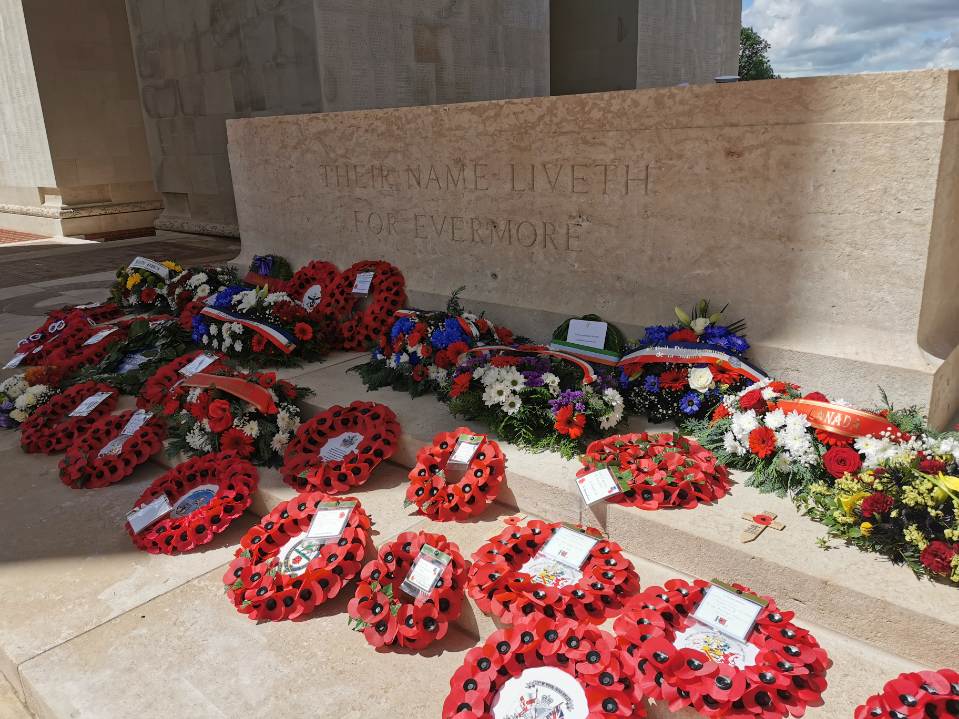 SommeTourisme's tweet photo. C'est à Thiepval que se poursuivent les cérémonies en hommages aux soldats ayant combattu dans la Somme pendant la 1ère guerre mondiale. #LestWeForget #SommeBattlefields https://t.co/iKmAclR4zr