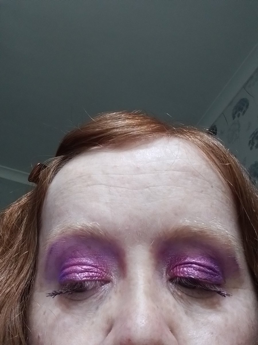 MeSarahLou's tweet photo. I tried to follow some of a Youtube tutorial by @MoreToFaye to do this eye makeup look today, using @MakeupRVLTN Reloaded Eyeshadow Palette Spirited Love. The mascara I used is @KikoMilanoUK Smart Colour Mascara.
#eyemakeup #makeup #makeupeyes #makeuprevolution https://t.co/HjkR0GA3GF