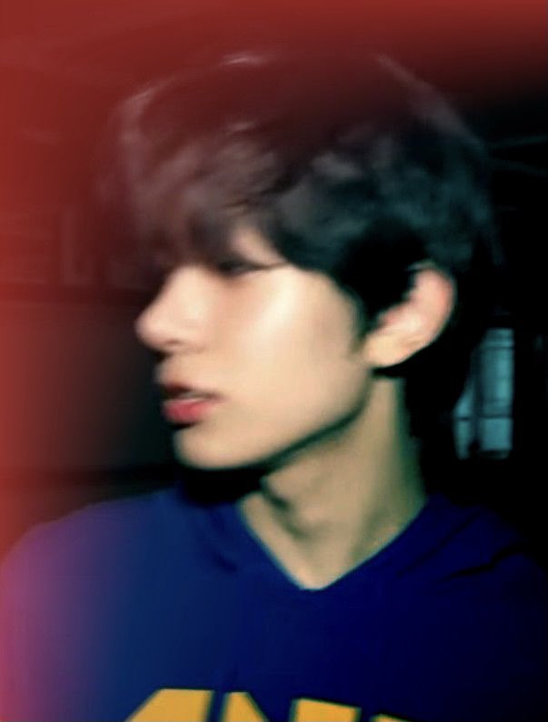- #heesun 7/11 au

Broke college student Ashe Perez (sn) is a struggling 7/11 part-timer who was just trying to make ends meet, not until he got scammed (?) by a certain tall, attractive, and strawberry- scented guy who happened to buy bottles of liquor and a pack of cigarettes.