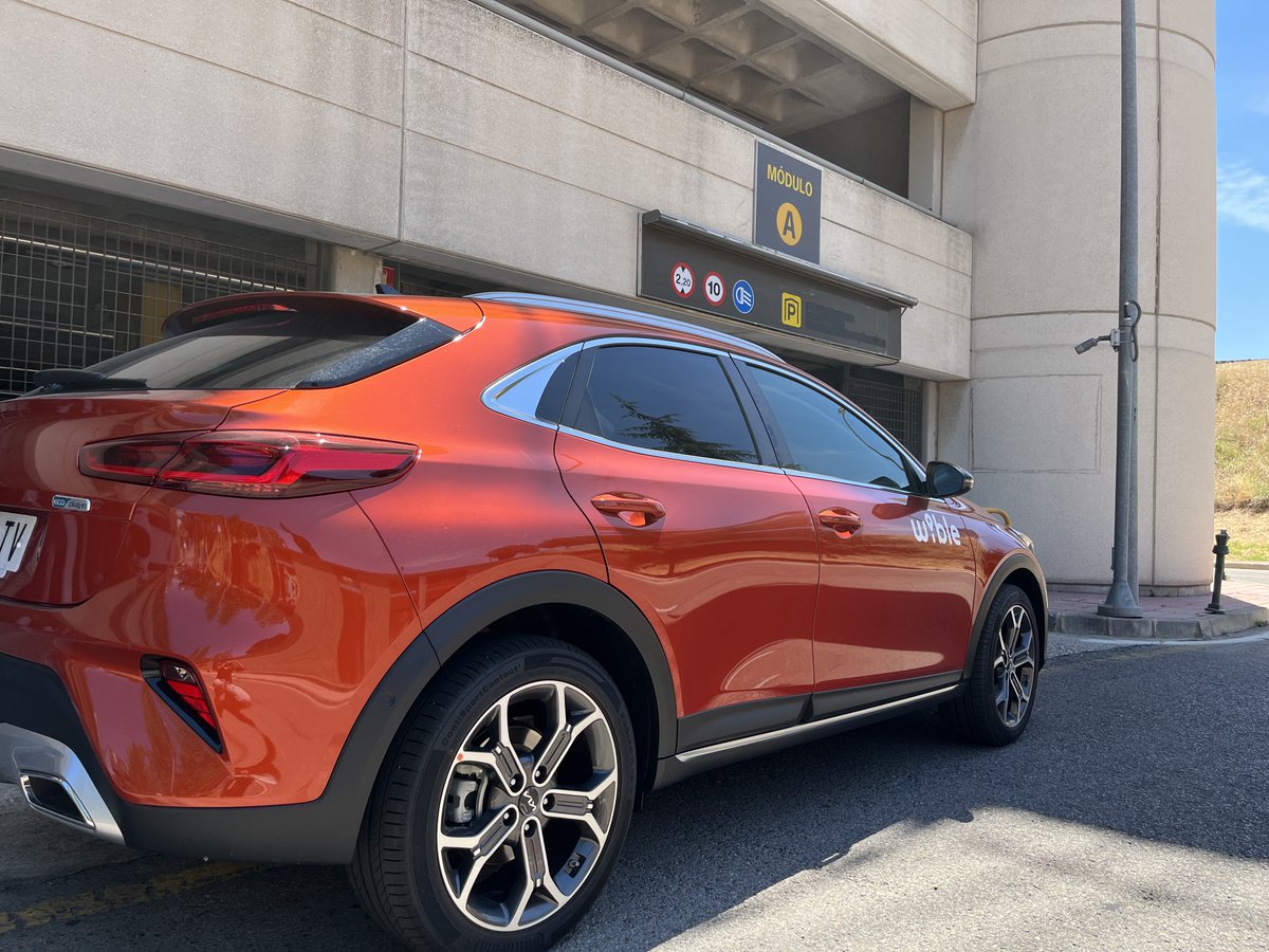 wible_esp's tweet photo. Hola julio, hola Aeropuerto!!👋 Si tienes que coger un avion o aterrizas en Madrid,moverte con WiBLE es la mejor opción🚗 Por 7,95€ adicionales al precio de tu viaje aparca en las plazas exclusivas de carsharing:
🅿️2: Módulo A, Planta 4
🅿️4: Módulo F, Planta 4
#aeropuerto #viaje https://t.co/ooUFc0wnwW